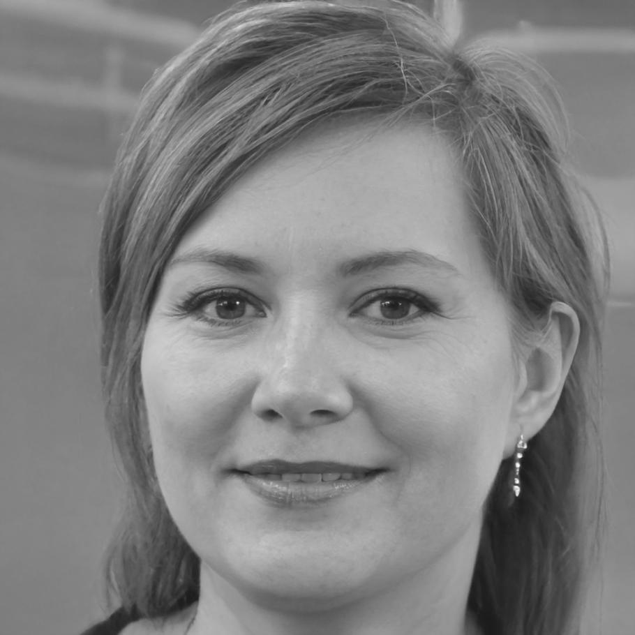 Portrait de Sarah Martinez, spécialiste en stratégie d'entreprise